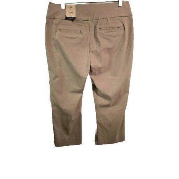 NWT St Johns Bay Womens Mid Rise  Capri Pants Tan Straight Size 12 (76-2) - Picture 3 of 11